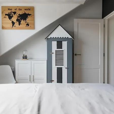 Huisjehurenegmond بيت للعطل *